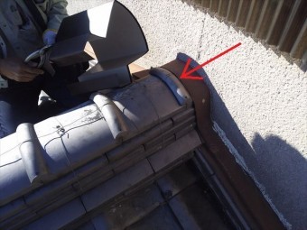 屋根瓦端部板金仕舞い