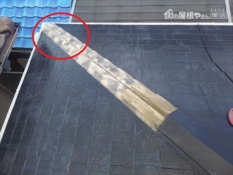 屋根棟板めくり状況
