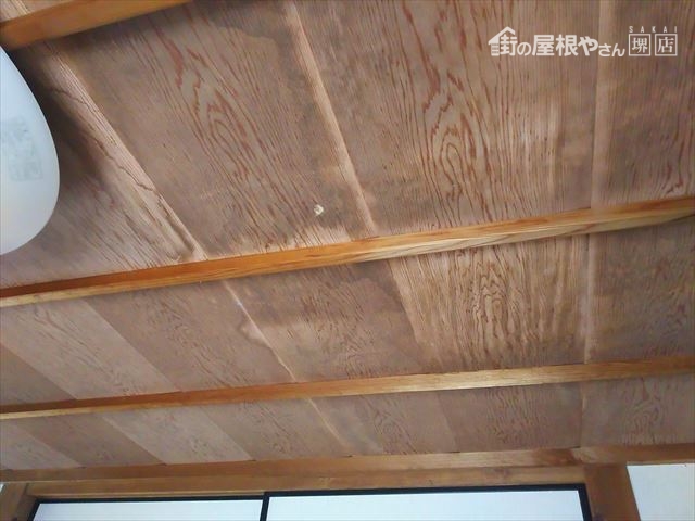 雨漏り天井