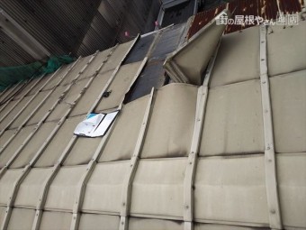 鋼板屋根破損2