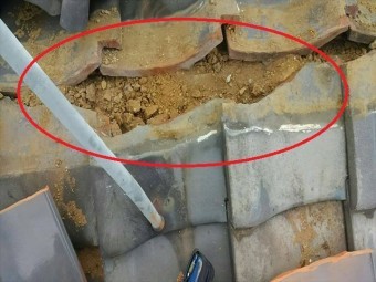 屋根瓦撤去不備状況