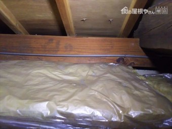 雨漏り天井裏