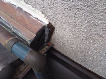 屋根・壁取合い板金仕舞い完了
