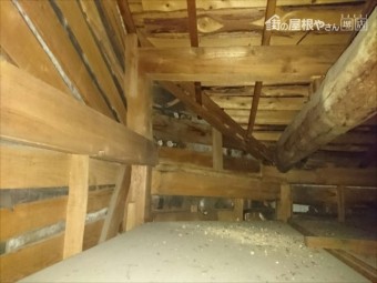 屋根裏