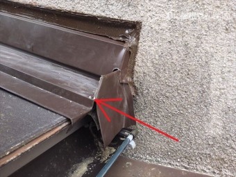 屋根・壁取合い板金コーキング