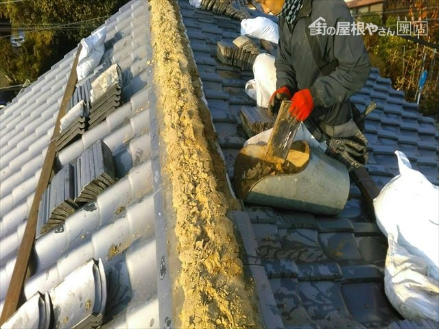 大屋根棟瓦めくり