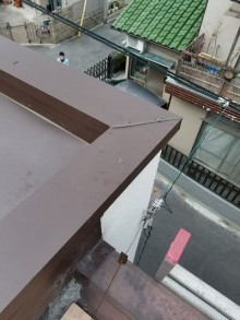 鋼板平葺き笠木完了