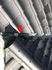 谷樋部分漆喰ハガレ状態