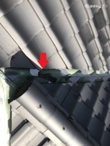 谷樋部分漆喰ハガレ状態