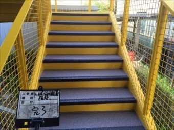 鉄骨階段床面シート貼り完了
