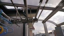 ベランダ屋根 飛散