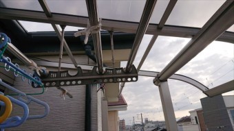 ベランダ屋根 飛散