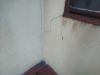 幅が大きくなったクラック