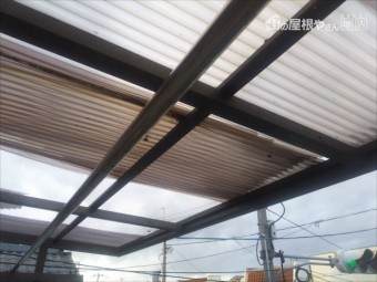 波板割れ