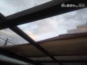 波板割れ