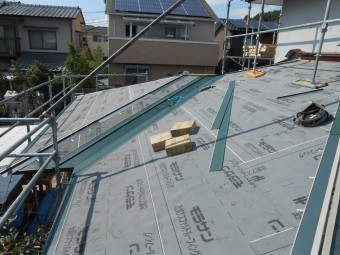 屋根 谷部施工
