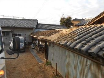瓦・土撤去状況