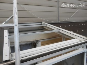 ルーフバルコニーの屋根ハガレ