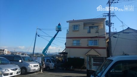 高所作業車での作業風景