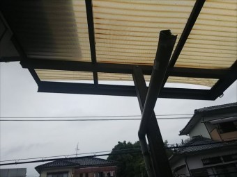波板 捲れ