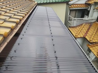 波板張り付け完了