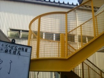 鉄骨階段横面塗装完了写真
