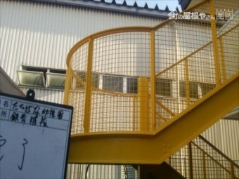 鉄骨階段横面塗装完了写真