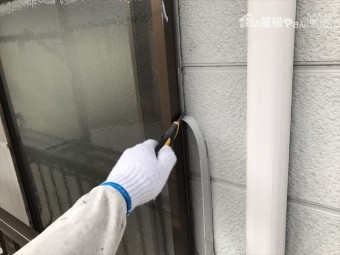 外壁塗装 サッシ廻りコーキング撤去