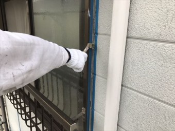 外壁塗装 サッシ廻りプライマー塗布