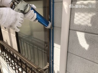 外壁塗装 サッシ廻りコーキング打設