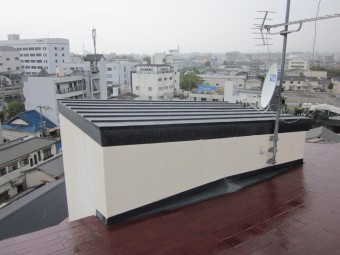 ガルバニウム鋼板にてカバー工法