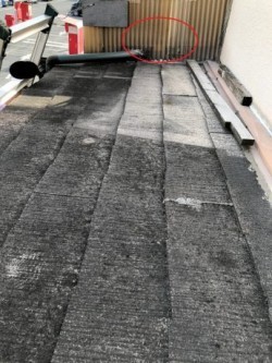 立上り壁と屋根材の劣化
