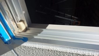サッシ下コーキング打替え横撤去後