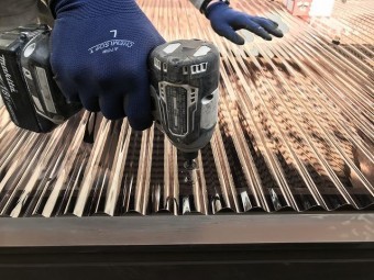 波板穴あけ