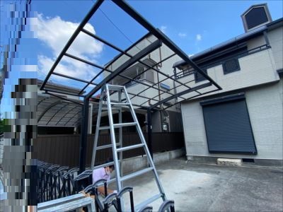 堺市堺区にて空き家のカーポート屋根パネルを外して台風対策 大阪府堺市で屋根リフォーム 雨漏り修繕なら街の屋根やさん堺店