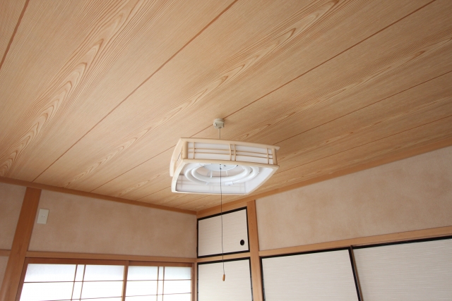 堺市中区で天井貼り替え工事｜雨漏り被害のある和室天井を柾目の 