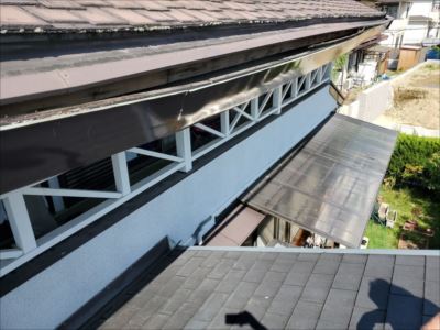 堺市南区で落下寸前の樋隠し幕板を撤去 鼻隠しと雨樋の新設工事 大阪府堺市で屋根リフォーム 雨漏り修繕なら街の屋根やさん堺店