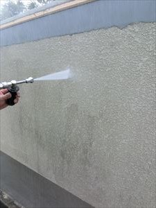 擁壁塗装　高圧洗浄