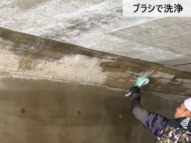 【松原市】ボックス（掘り込み）ガレージの白華を酸洗いで除去｜漏水補修後の仕上げ施工
