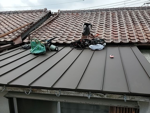 屋根板取り付け完了