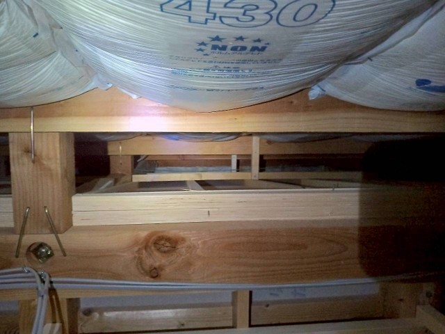屋根裏2