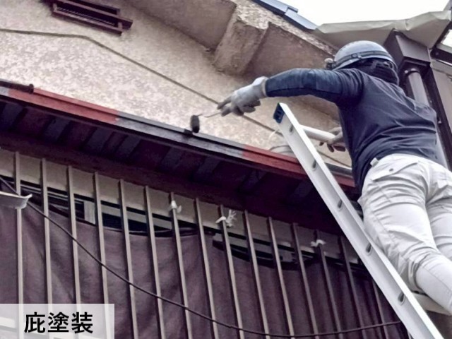 堺市北区｜めくれた庇の軒天を張り替え・塗装｜外壁クラックと波板も補修