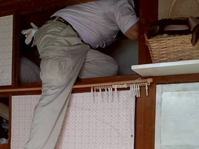 押し入れ　点検口