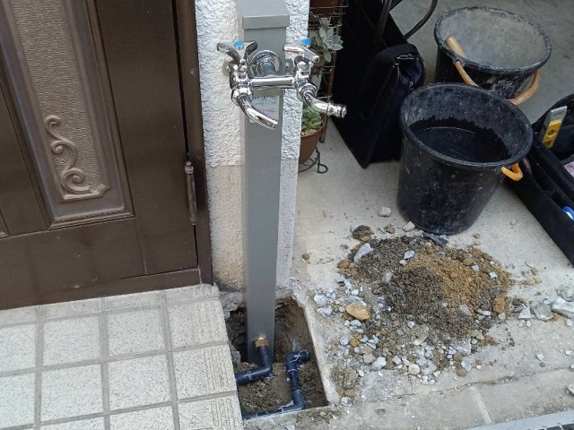 立水栓　配管　設置