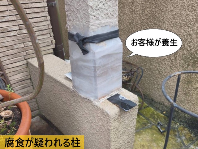 【堺市堺区】腐食した玄関庇の柱を調査｜室内ではシロアリ被害も発見