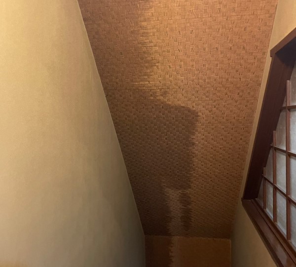 階段の雨漏り